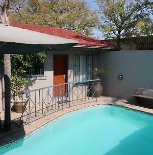 Etambi Garni Hotel Windhoek Exterior photo