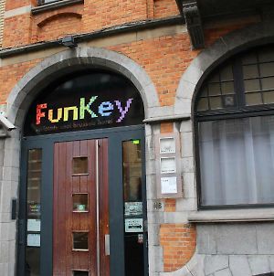 Funkey Hotel Brussel Exterior photo
