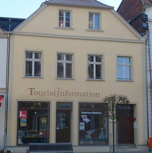 Pension & Ferienwohnung Zum Schmuckgiebel Tangermünde Exterior photo