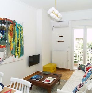 A Refreshed & Rich In Details Apartment In Piraeus Exterior photo