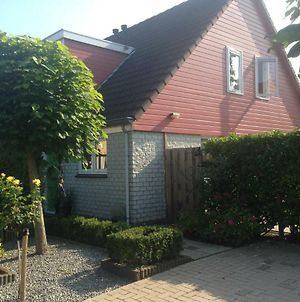 Vakantiehuis op Villapark Oesterbaai aan zee , met speeltuin grenzend aan de tuin Wemeldinge Exterior photo