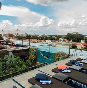 Aquarius Hotel And Urban Resort Phnom-Penh Exterior photo