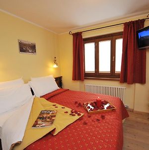 Hotel Le Petit Abri Champoluc Room photo