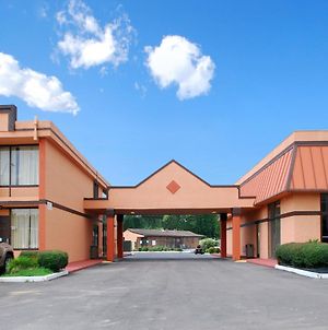 Americas Best Value Inn & Suites Memphis E Exterior photo