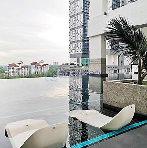 Twin Galaxy Suites By Sr Home Johor Bahru Exterior photo