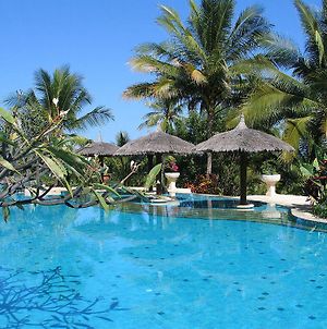 Medana Resort Lombok Exterior photo