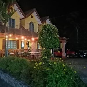 Casa Marcosa Hotel Tagaytay City Exterior photo