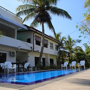 Optimum Residencies Bed and Breakfast Negombo Exterior photo