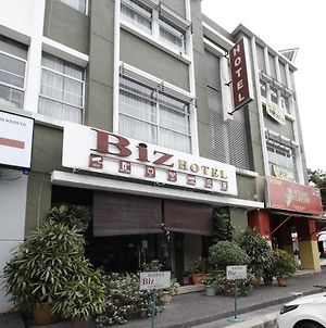 Biz Hotel Shah Alam Exterior photo