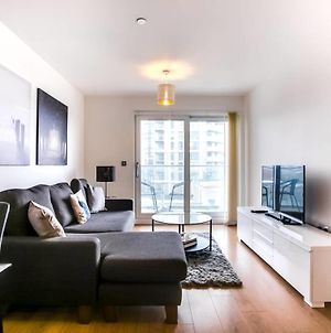 Guestready - Comfort By The Thames W Balcony Appartement Londen Exterior photo