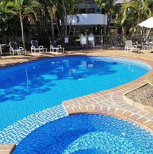 Bay Of Palms Hotel Gold Coast Exterior photo